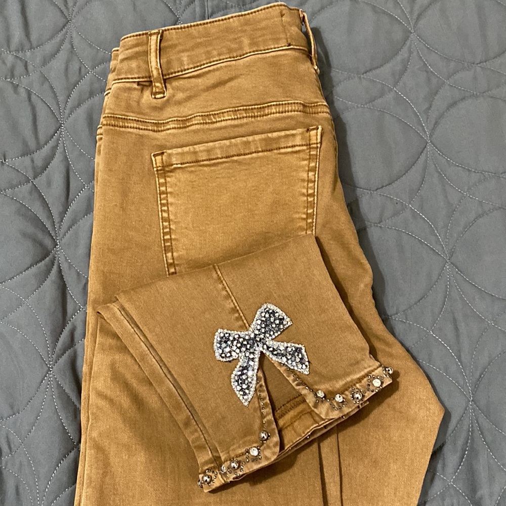 Sz S🇨🇦⭐️New Frank Lyman 2019 Collection Chestnut Bow Jeans. ⭐️Never Worn!!